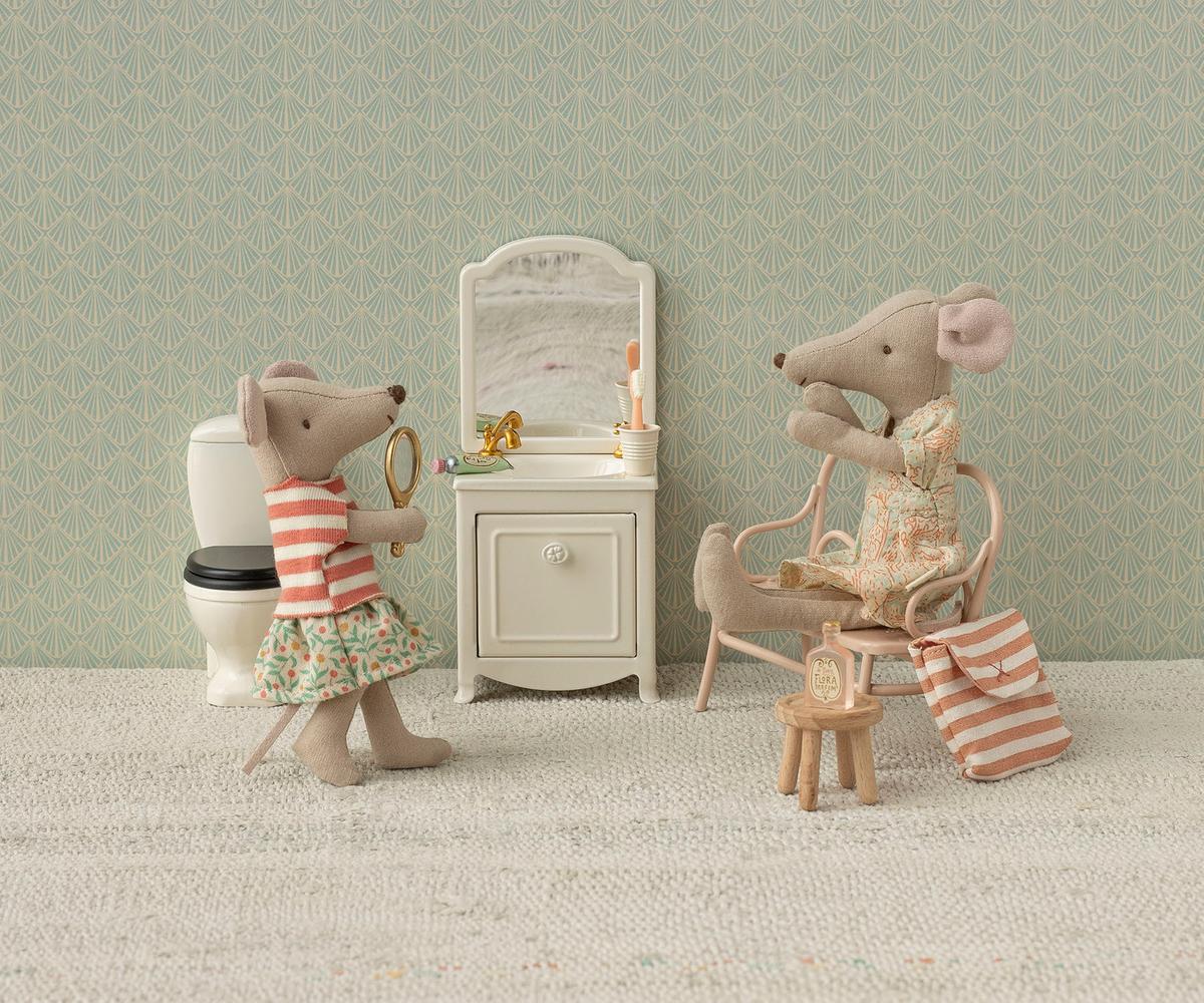 Sink dresser, Mouse - Off white bathroom scene