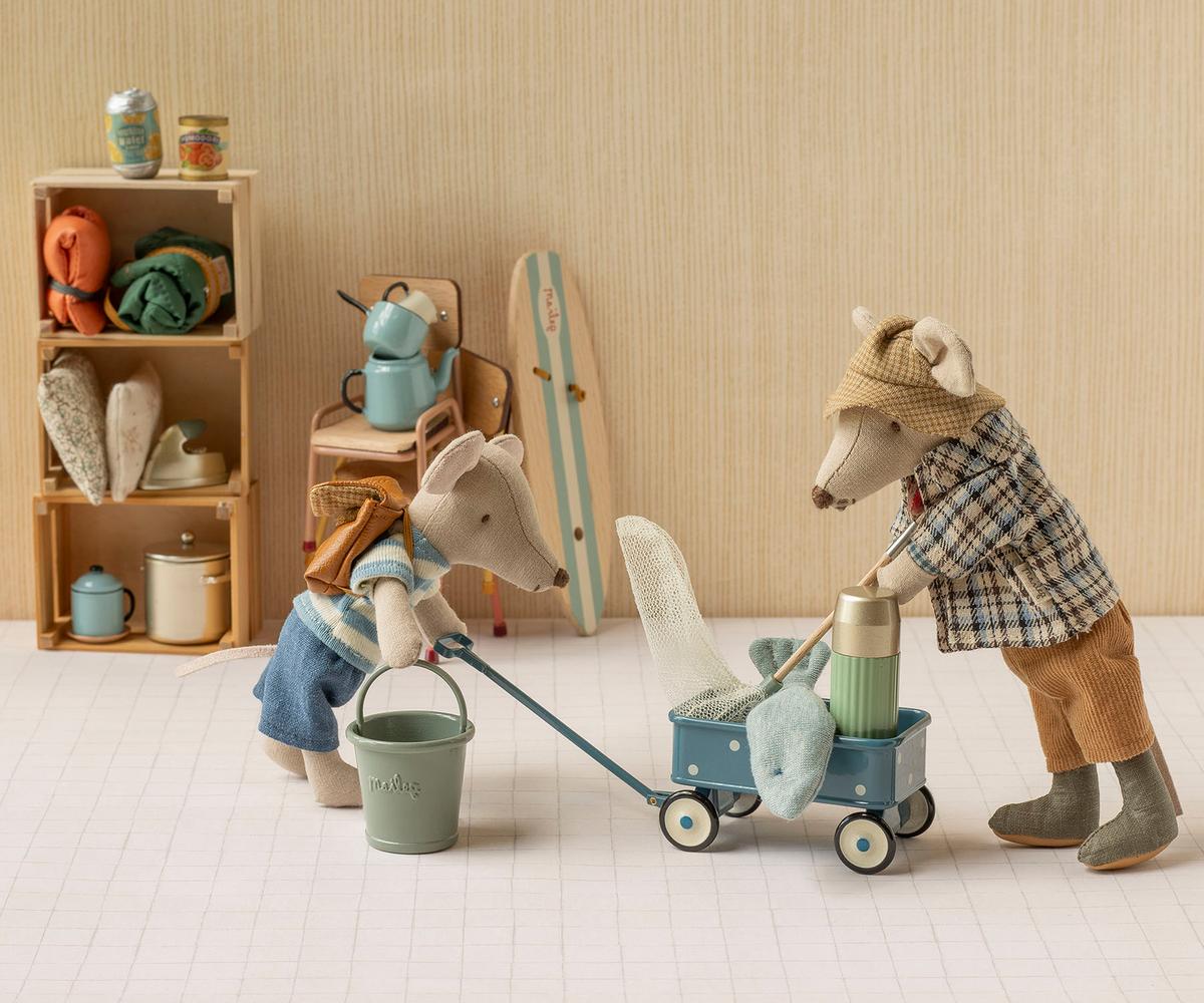 Tricycle mouse, Big brother - Brown scene 2