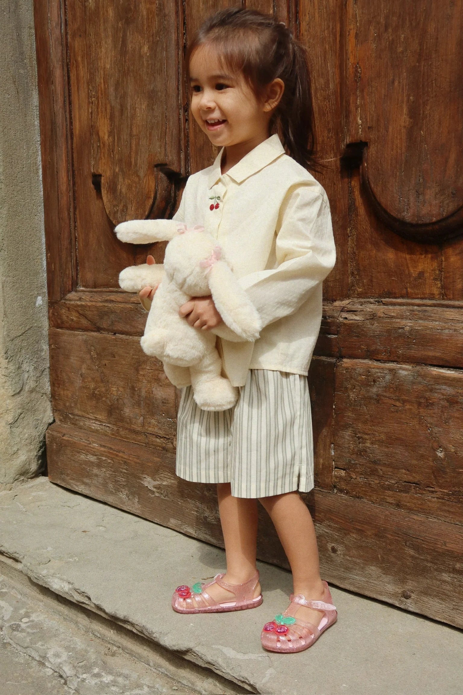 Toddler wearing pink Lilo sandals by Konges Sløjd, comfortable summer sandals for everyday wear