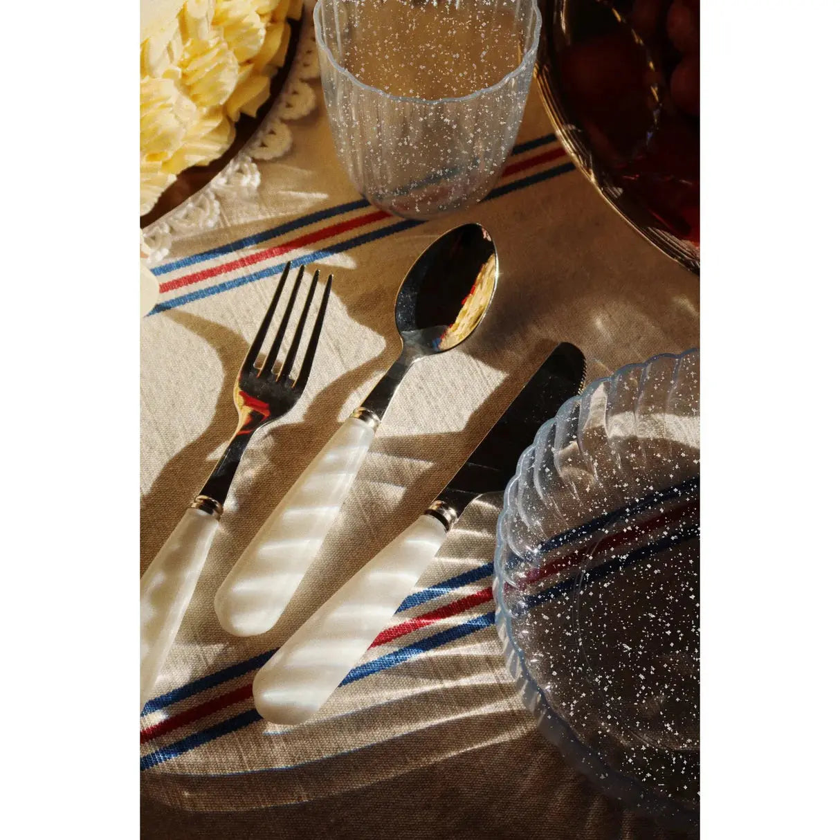 Konges Sløjd kids glitter dinnerware set in use