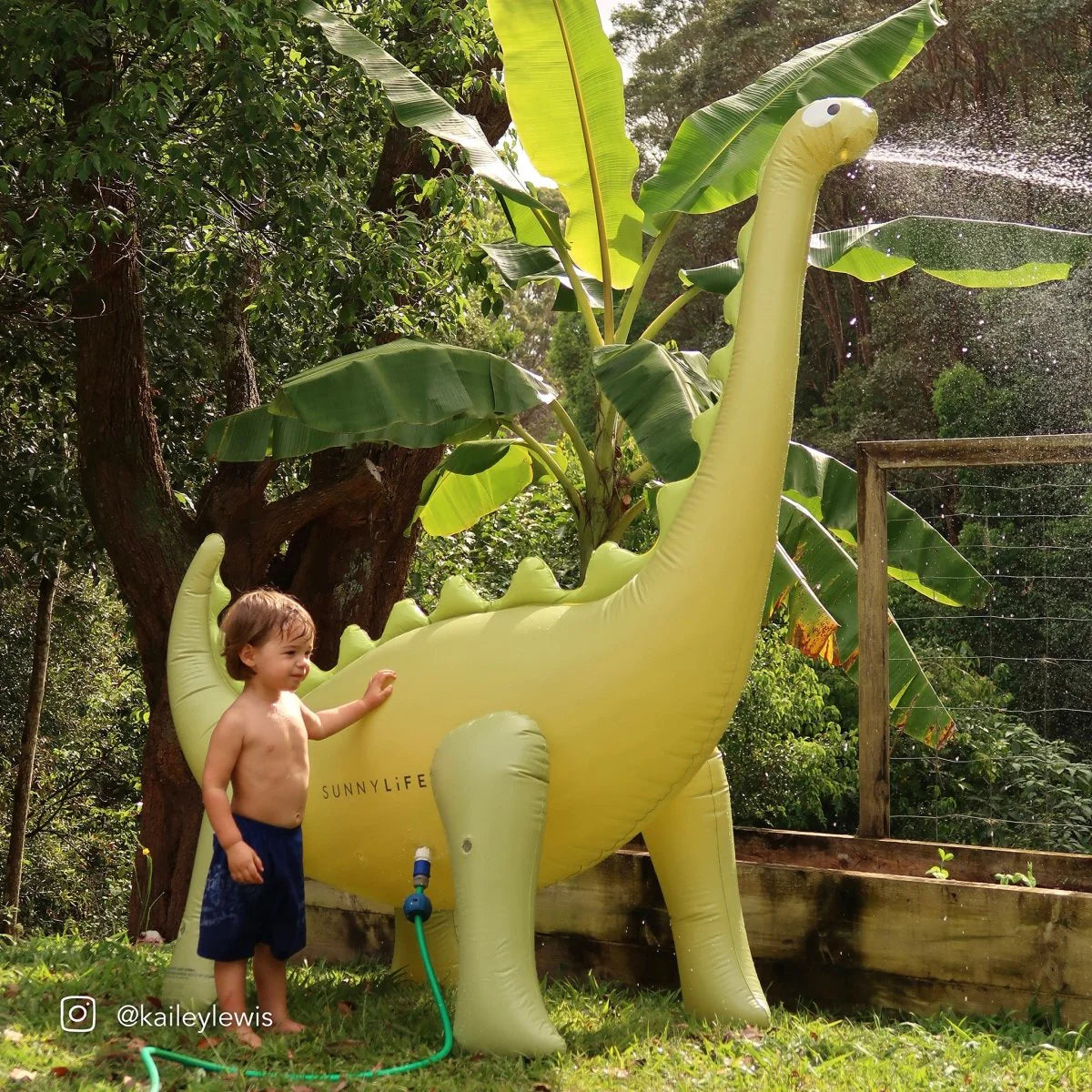 INFLATABLE GIANT SPRINKLER - GREEN