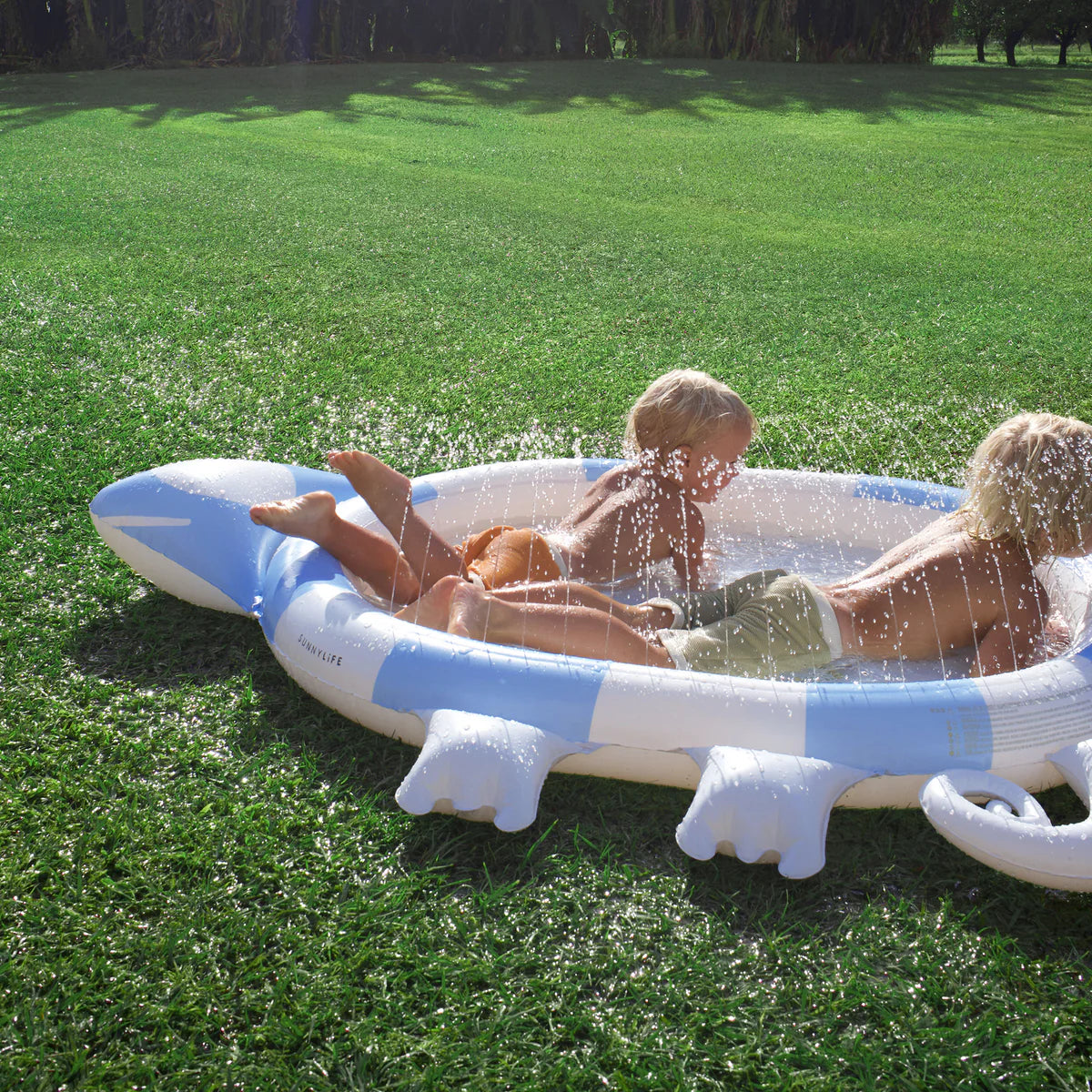 KIDS SPRINKLER MAT - INTO THE WILD BLUE