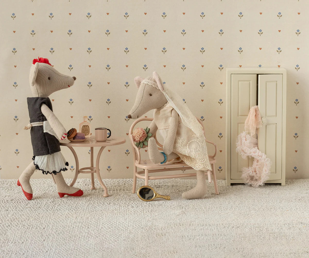 Wedding dress, Mum mouse