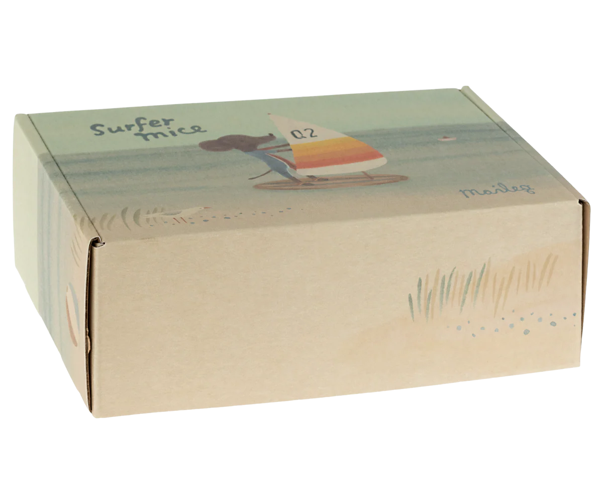 Maileg Beach Mice Surfer Big Brother – detail view