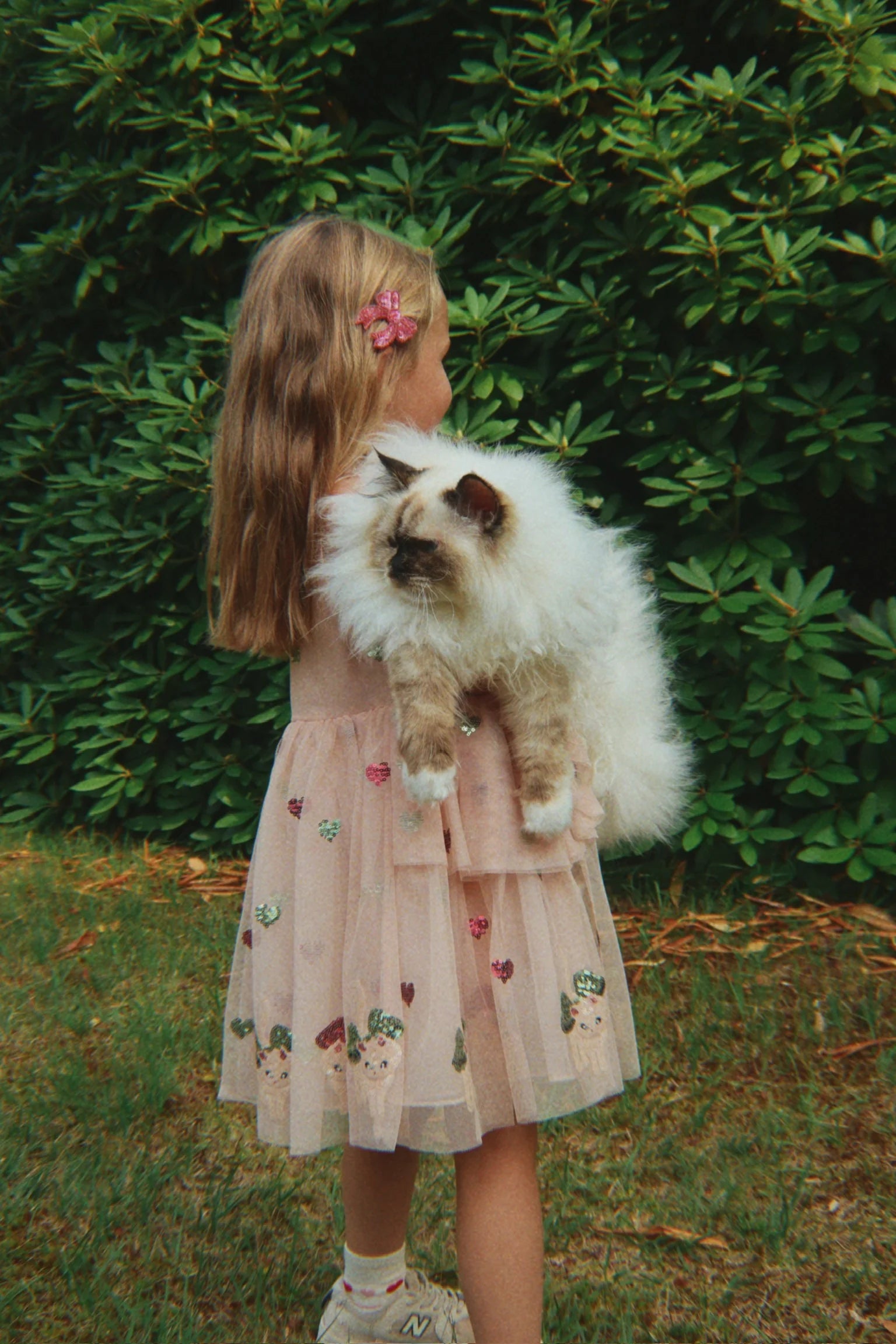 Child wearing Konges Sløjd Yvonne bow tulle dress outdoors