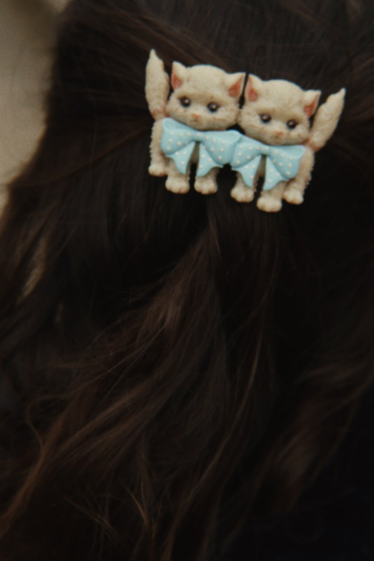 Kitty Big Hair Clip on model