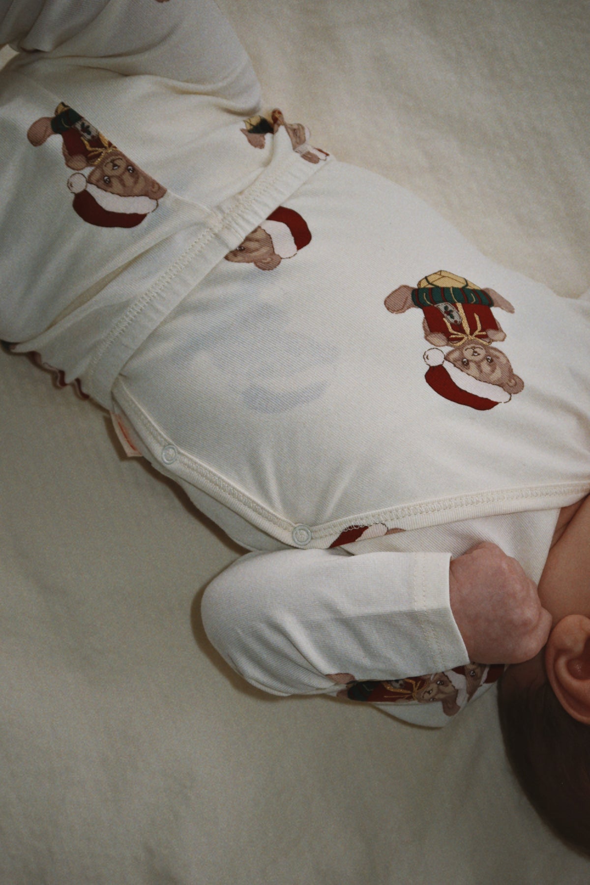 Konges Sløjd Basic Newborn Set GOTS in Teddy Bear, lifestyle photo 1