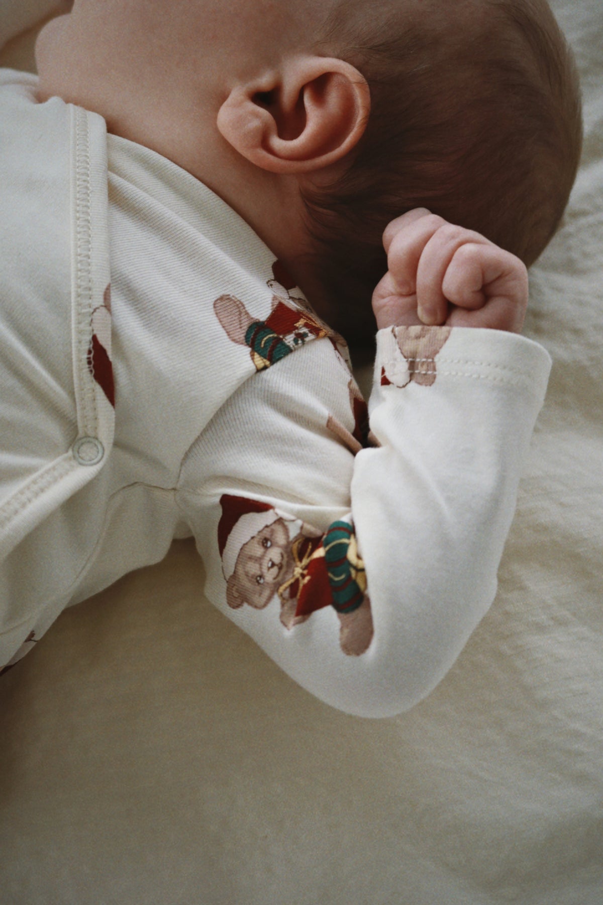 Konges Sløjd Basic Newborn Set GOTS in Teddy Bear, lifestyle photo 2