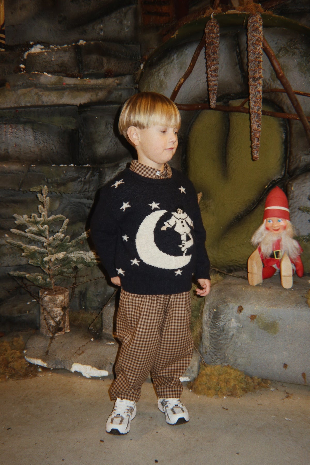 Konges Sløjd Foret LS Shirt GOTS in Chocolate Check, lifestyle photo on model 3