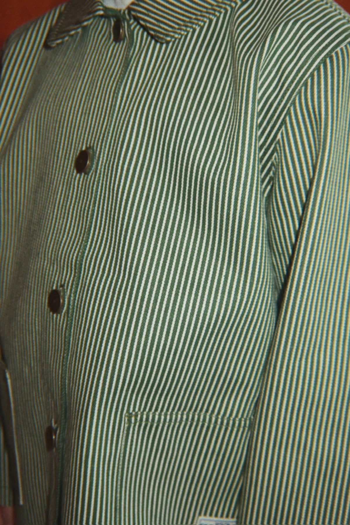 Konges Sløjd Luc Shirt Jacket GOTS in Milk Verte Stripe, lifestyle photo on model 4