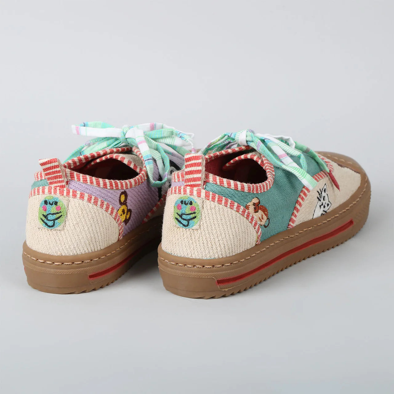 Pongo - Peeping Animals