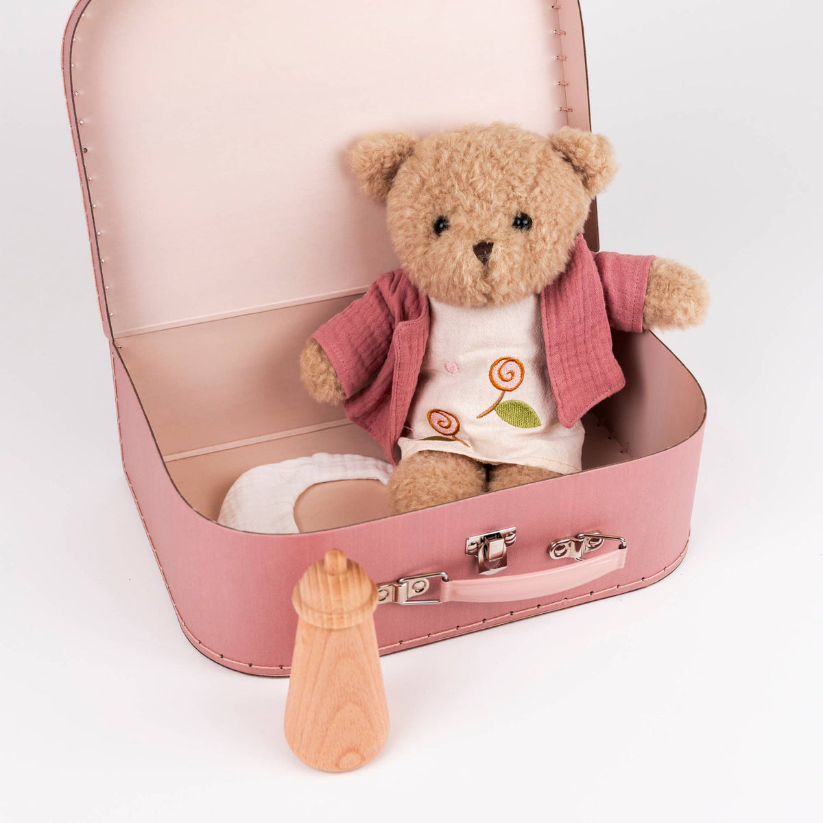 Morrissette With Clothes In A Case – Egmont, view 10