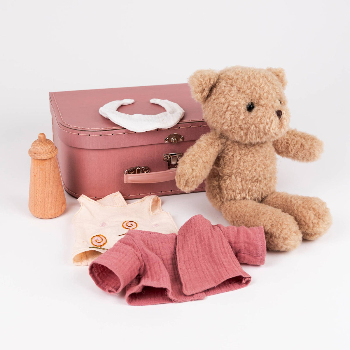 Morrissette With Clothes In A Case – Egmont, view 13