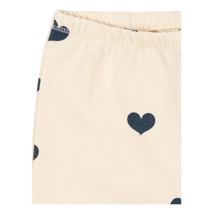 Close-up of elasticized waistband on Konges Sløjd Drey organic cotton heart print pants