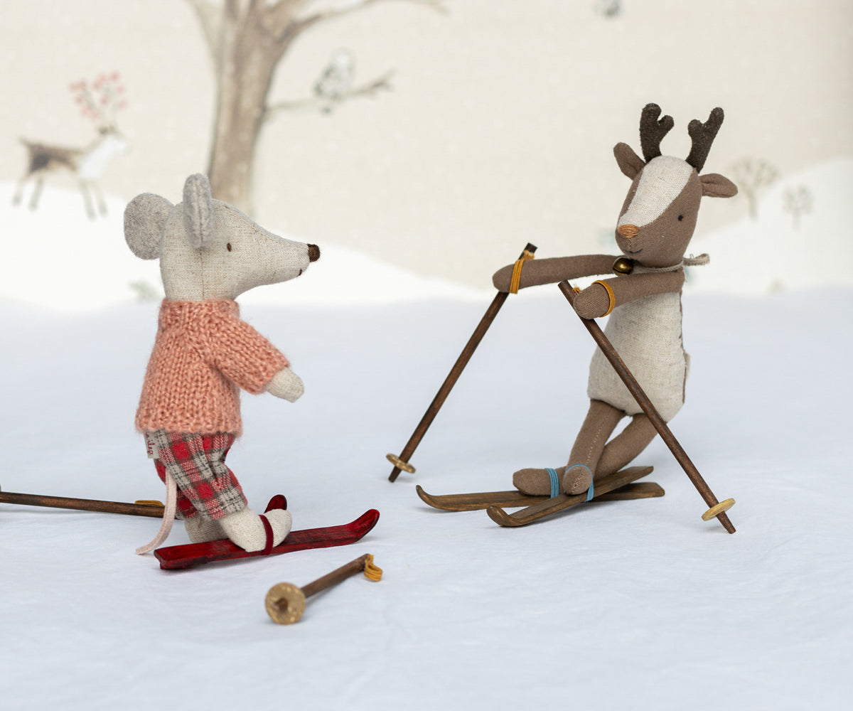 Winter Mouse with Ski Set, Big Sister detail