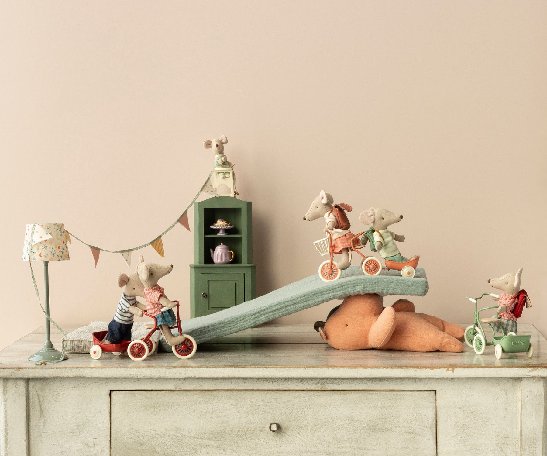 Tricycle Mouse, Big Brother - Mint on tricycle