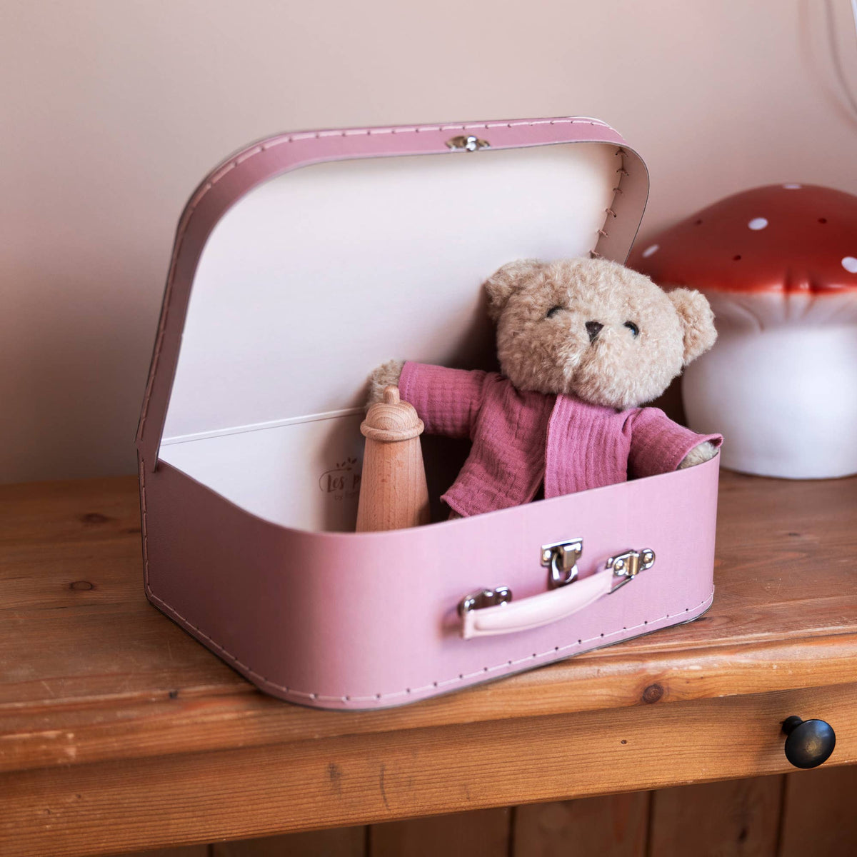 Morrissette With Clothes In A Case – Egmont, view 14