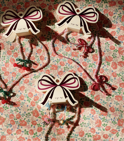 PEARLY NECKLACE &
BRACELET SET