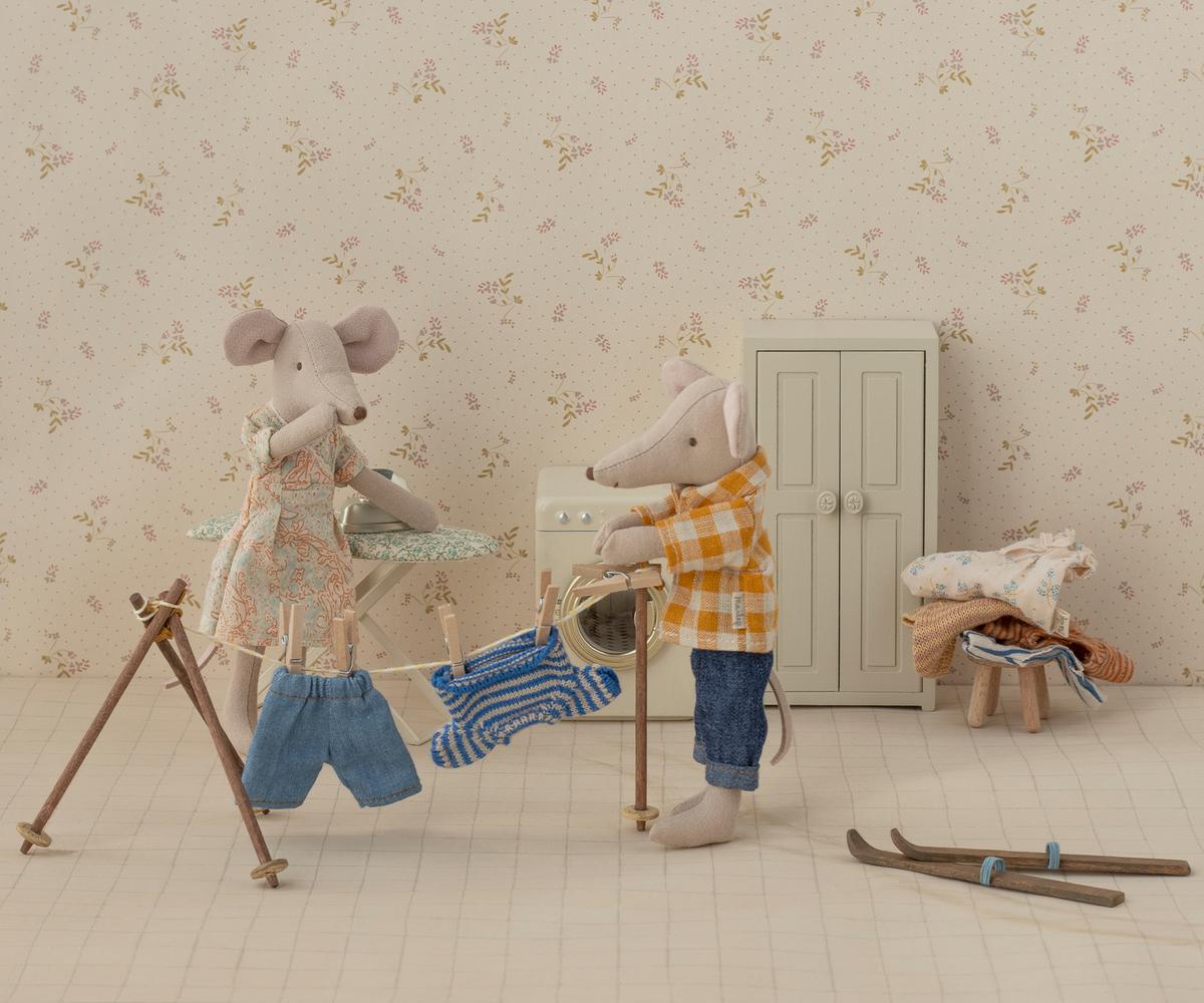 Dad mouse scene 2