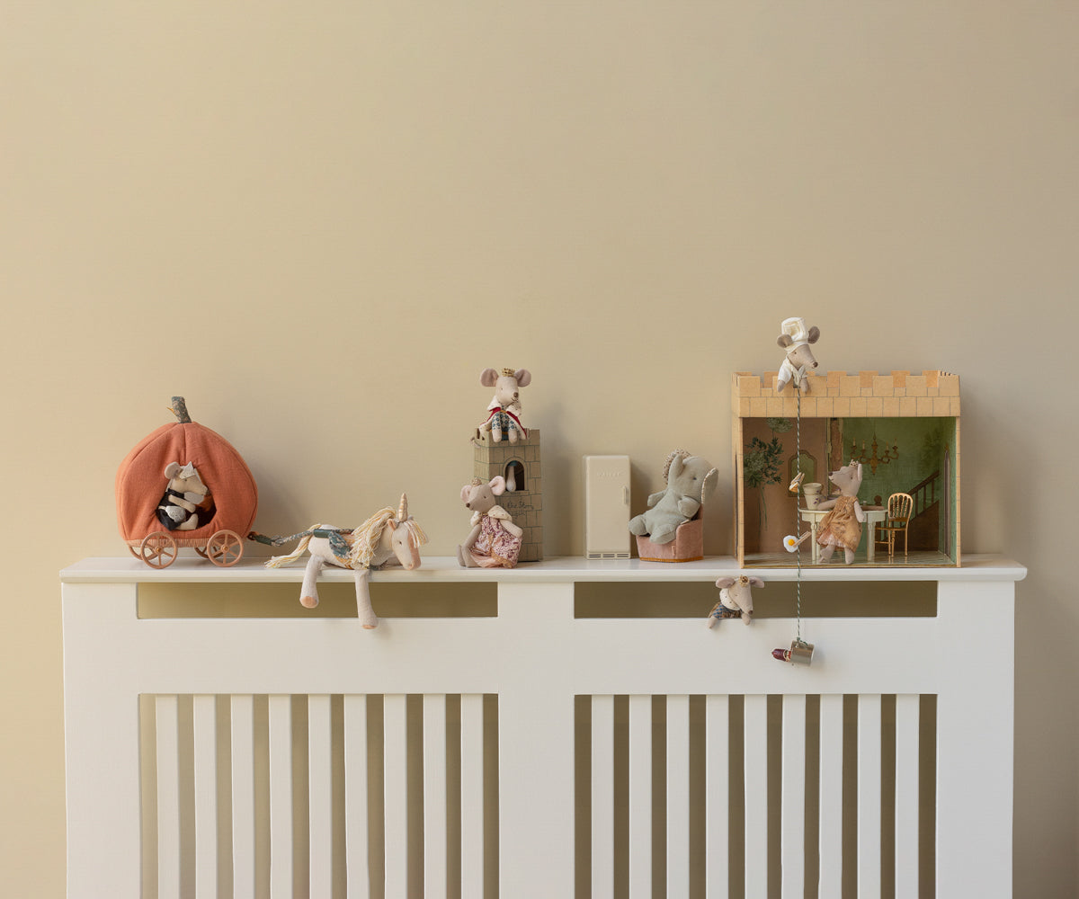 Unicorn, Small lifestyle