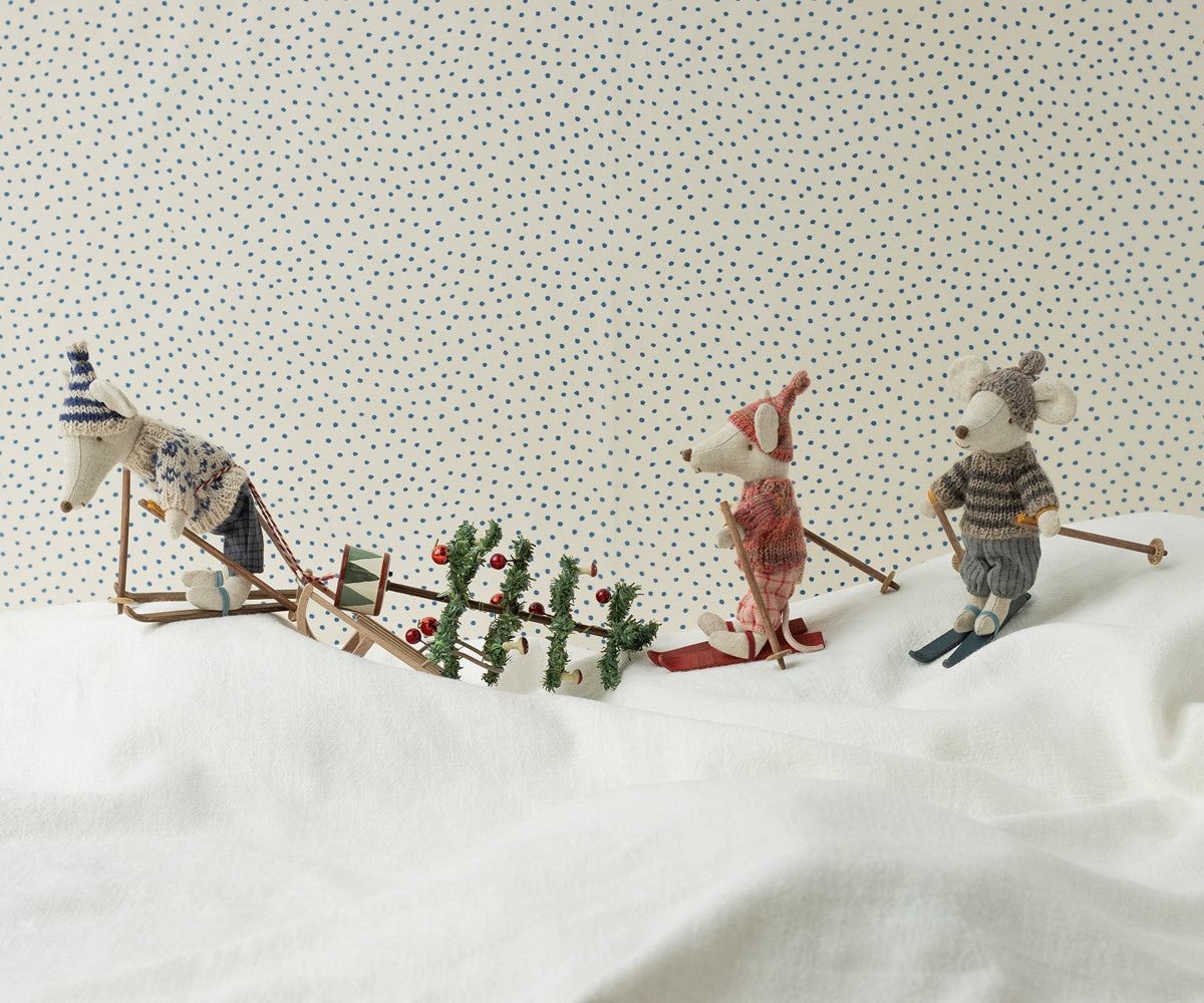 Winter Mouse with Ski Set, Big Brother - Grey detail