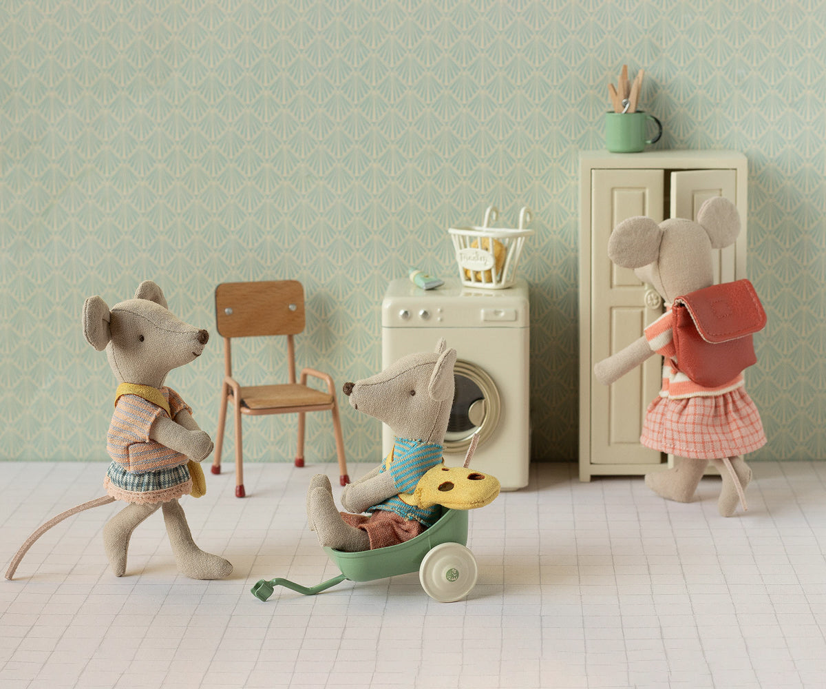 Tricycle Mouse, Big Sister - Coral lifestyle