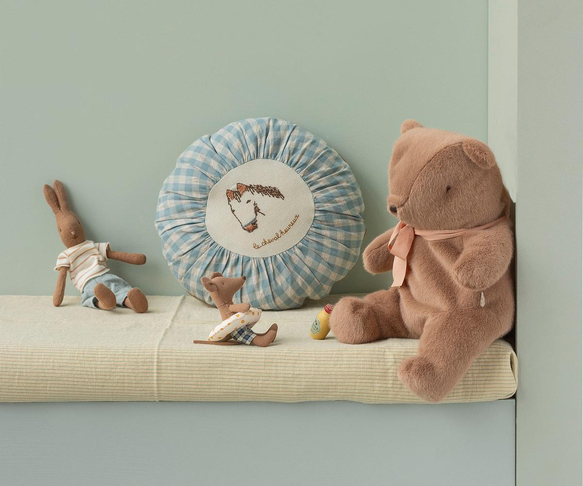 Beach Mouse with Float, Little Brother - Yellow Dots scene