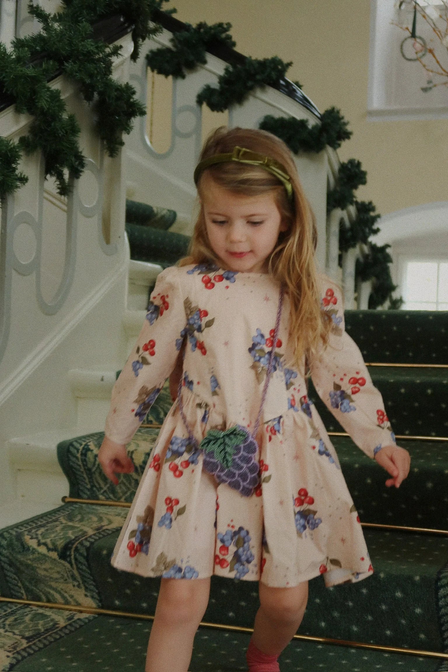 girl wearing Konges Sløjd Avi long sleeve bow dress