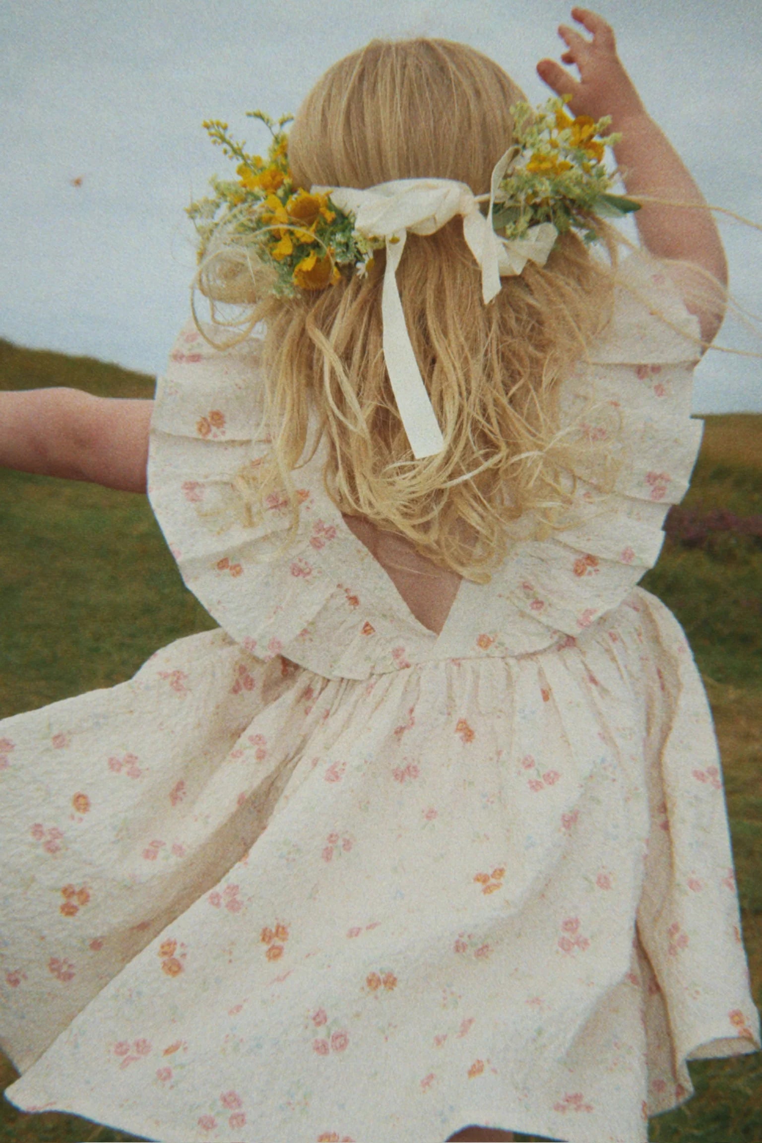 Elin Frill Dress gots — flat lay – Konges Sløjd