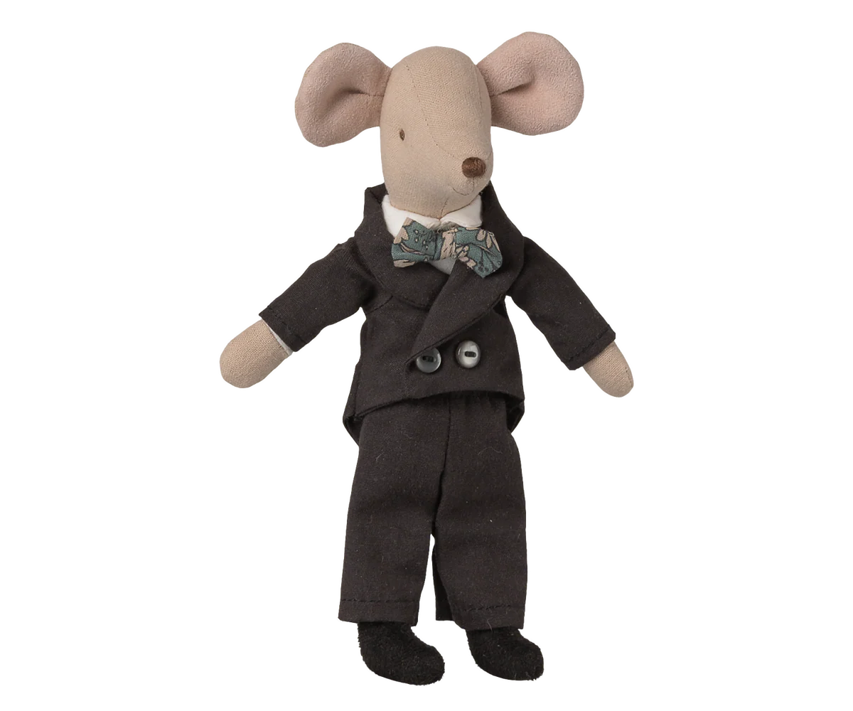 Wedding suit, Dad mouse