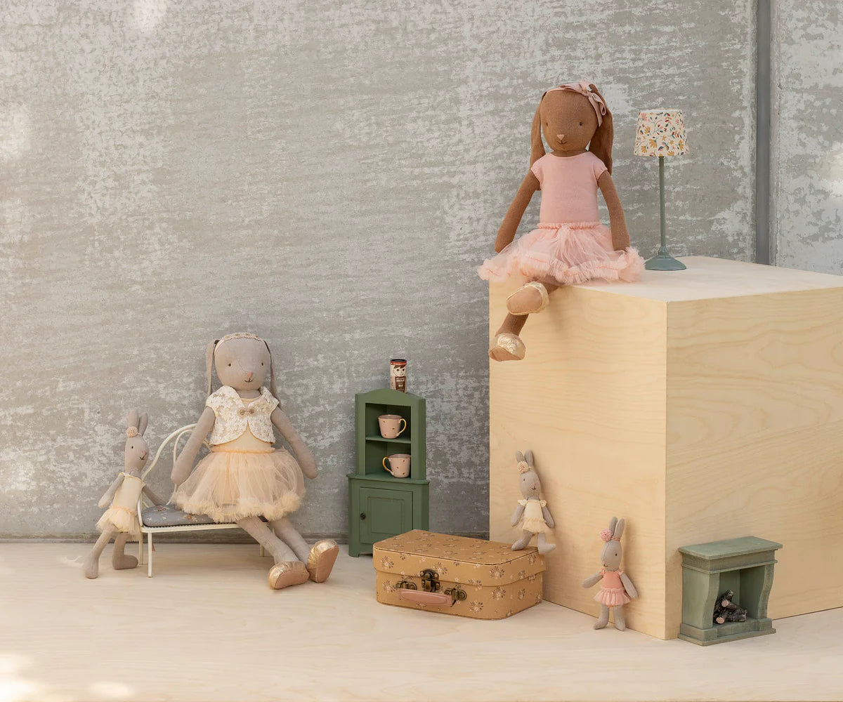 Ballet suit and skirt cream, Size 3