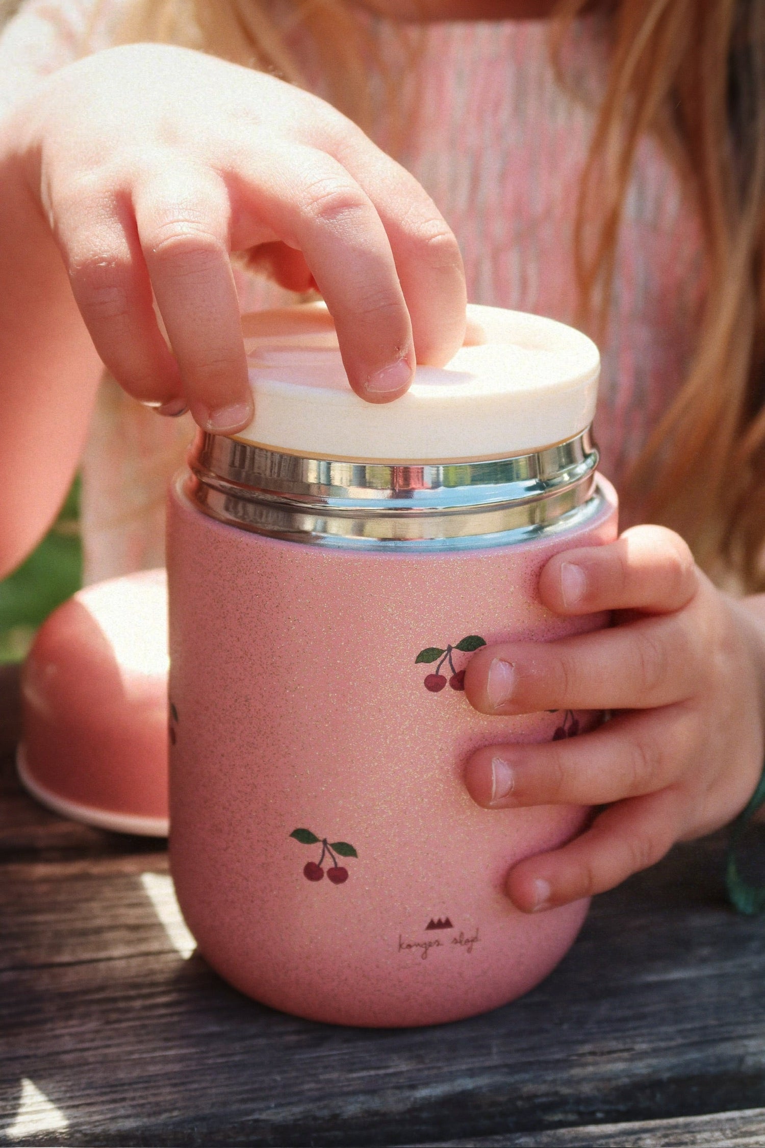 Konges Sløjd Glitter Thermo Food Jar – Cherry Glitter