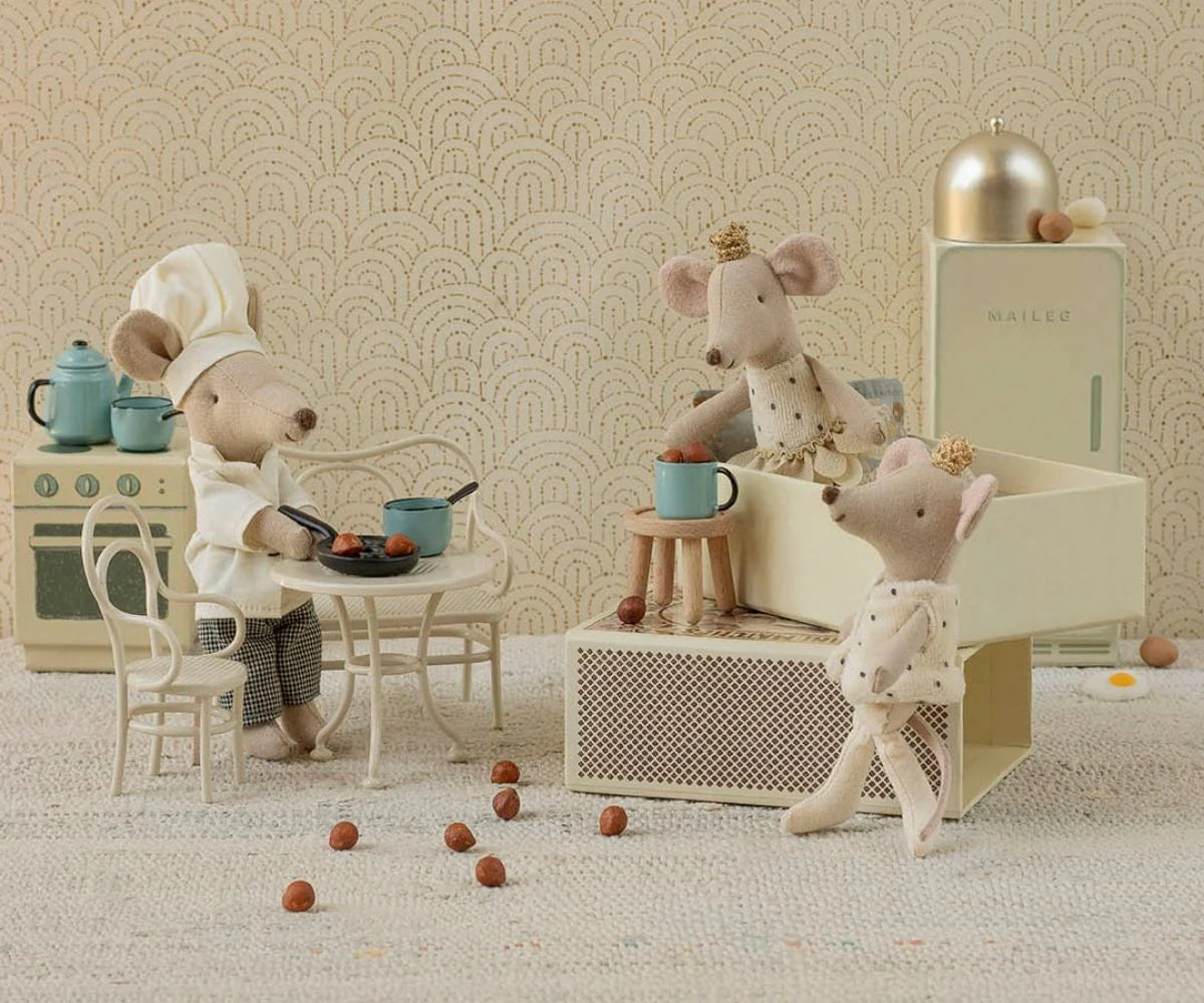 Madam Blue's Favorites Mouse – Maileg (Pre-Order)