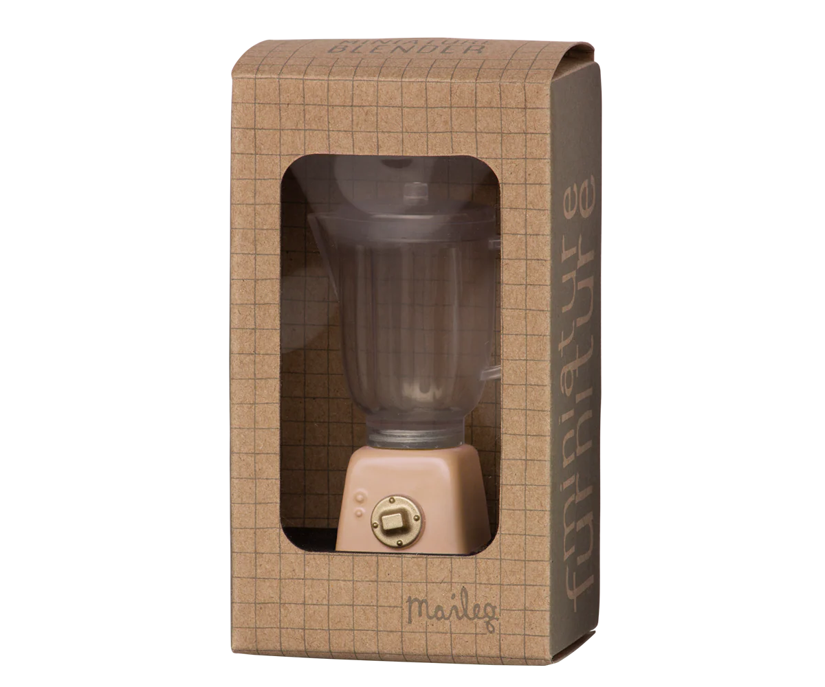 Maileg Blender Powder – scale and packaging view
