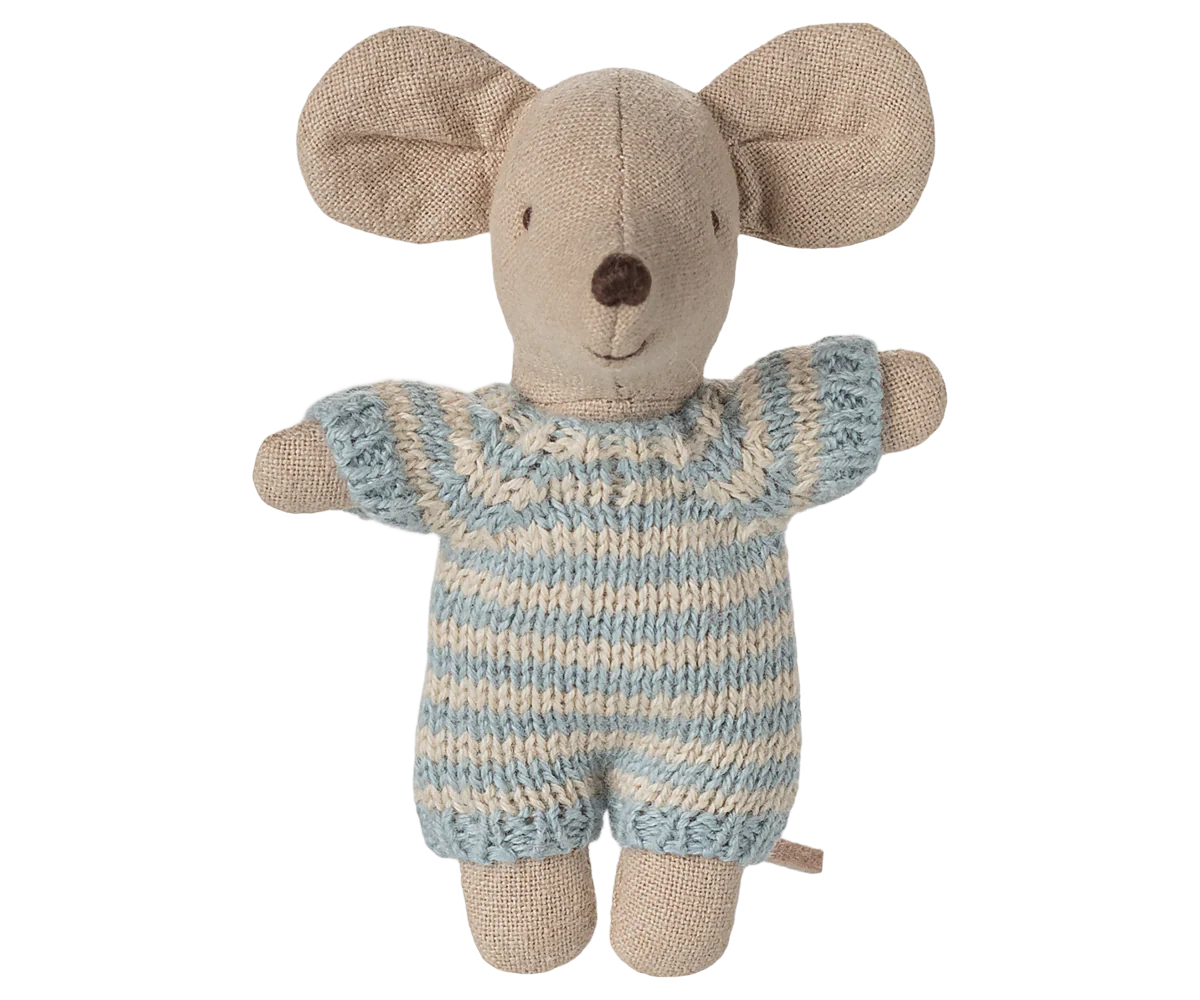Maileg Baby Mouse Carry Cot Blue – scale and packaging view