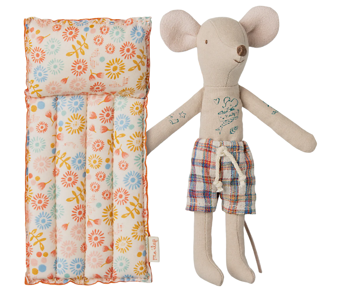 Maileg Beach Mouse with Air Mattress Dad Flower – front view, Maileg pre-order