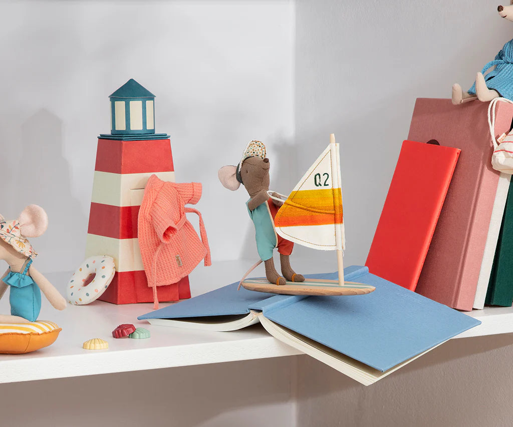 Maileg Surfer Big Brother mouse – packaging and scale detail