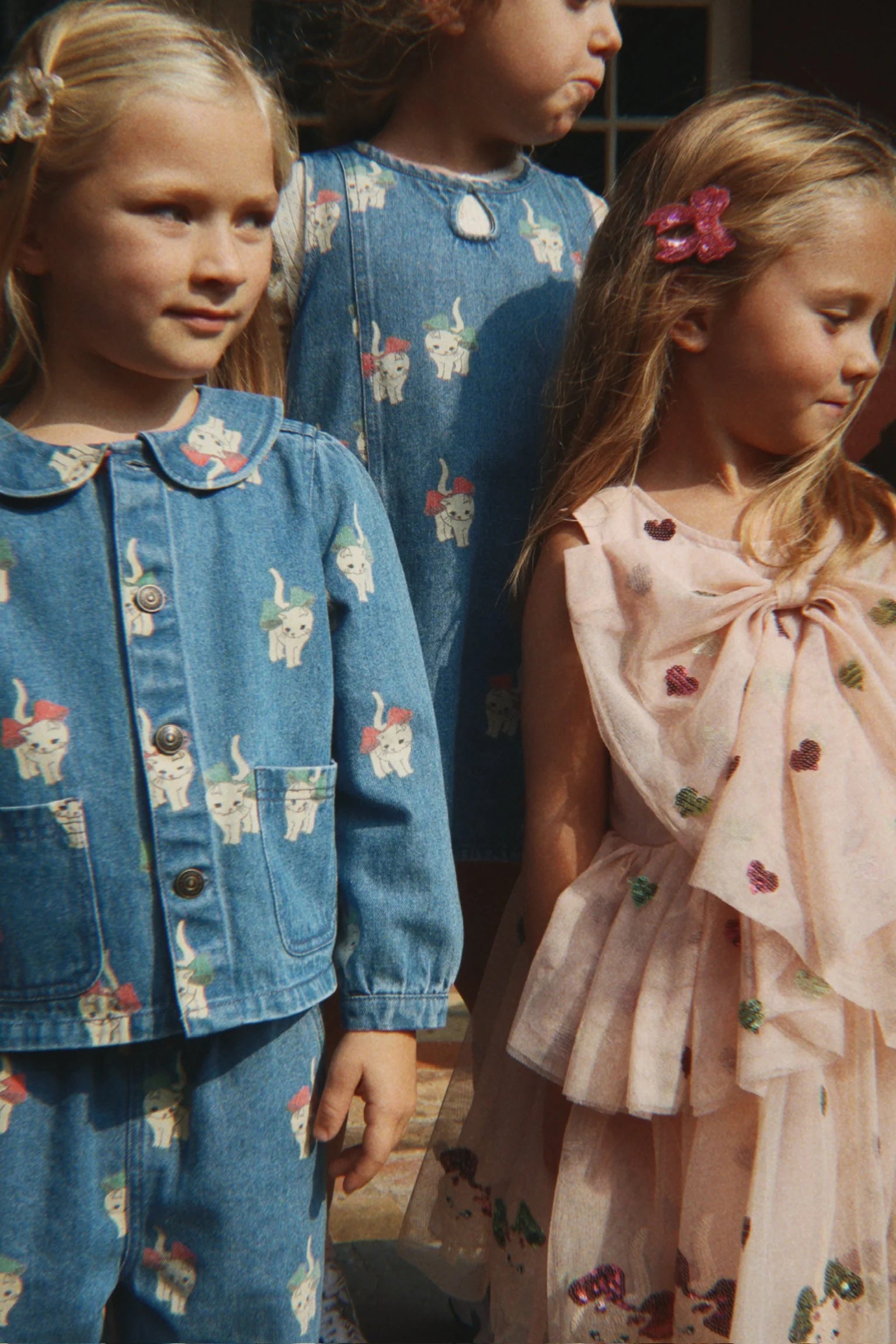 Children wearing Konges Sløjd Yvonne bow dress and matching heart print outfits