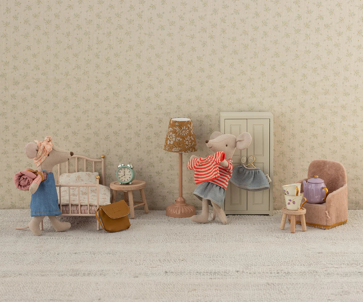 Knitted sweater and skirt, Big sister mouse