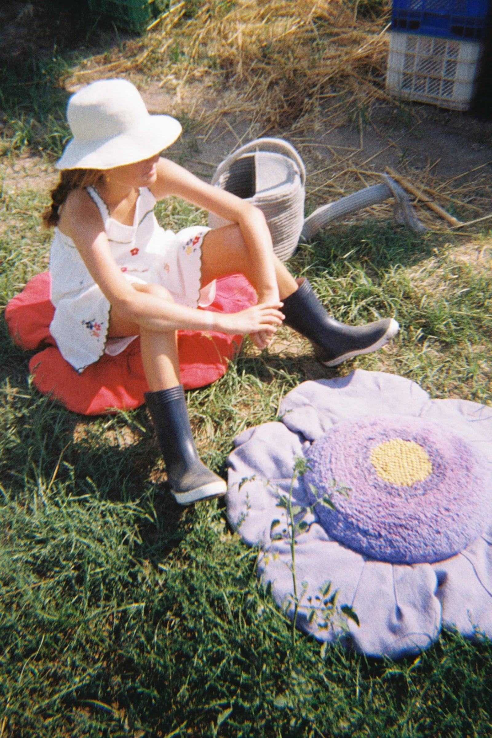 FLOOR CUSHION PURPLE POPPY