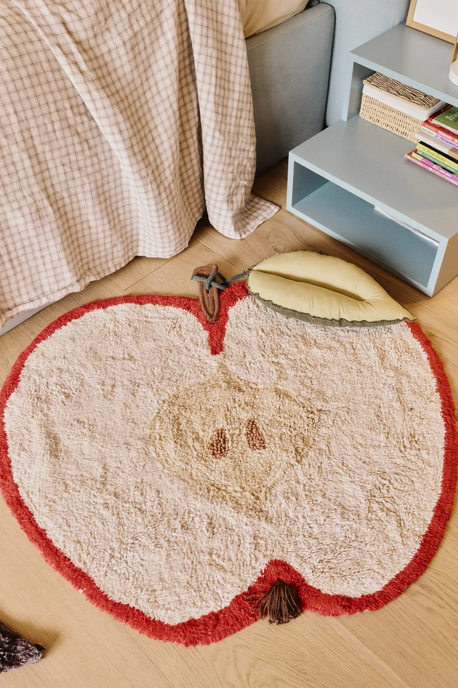 WASHABLE RUG APPLE