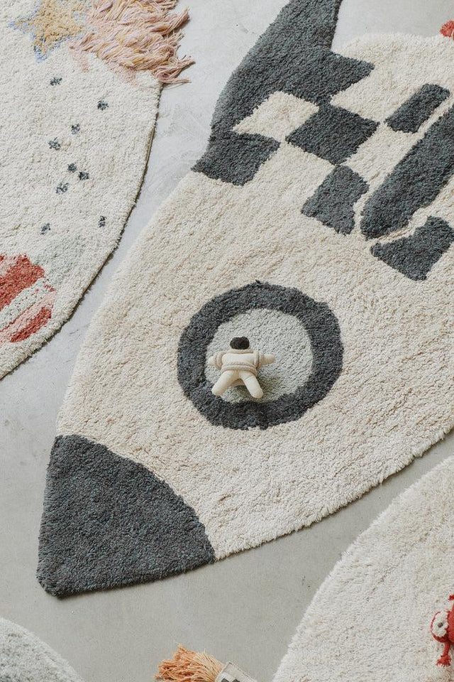Close-up detail of Washable Cotton Rug Rocket's stitching by Lorena Canals