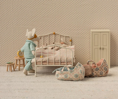 Vintage Bed, Mouse - Off-White