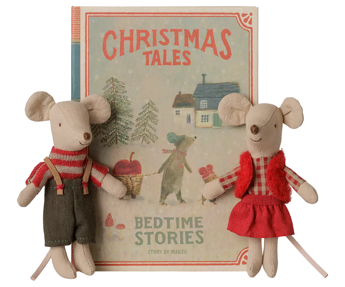 Christmas twin mice, Little sister and brother in book