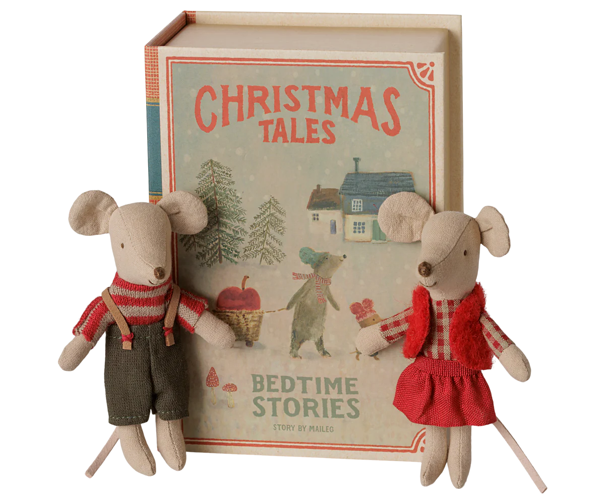 Christmas twin mice, Little sister and brother in book