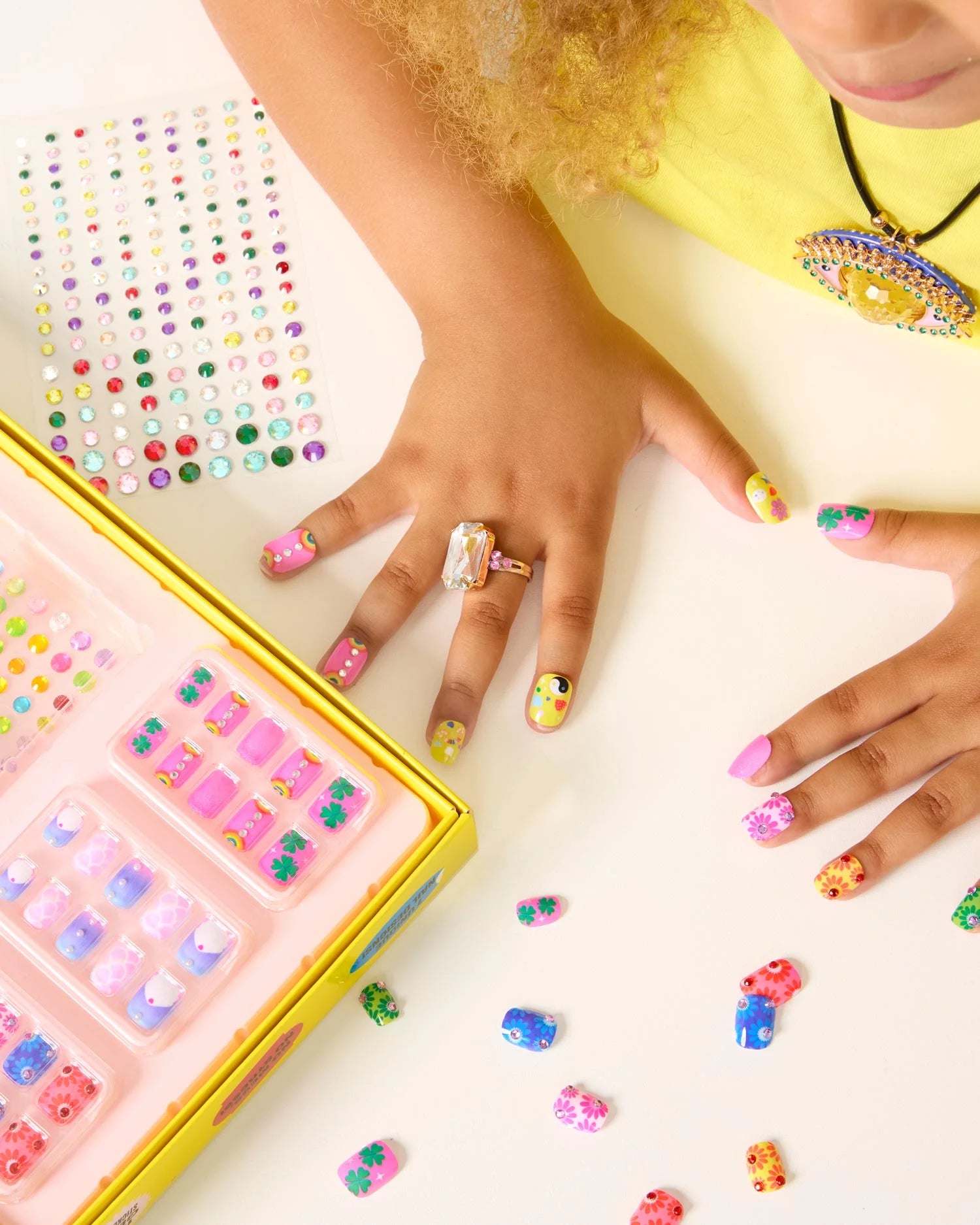 Days of the Week Press On Nail Kit – Supersmalls – Super Smalls (image 3)