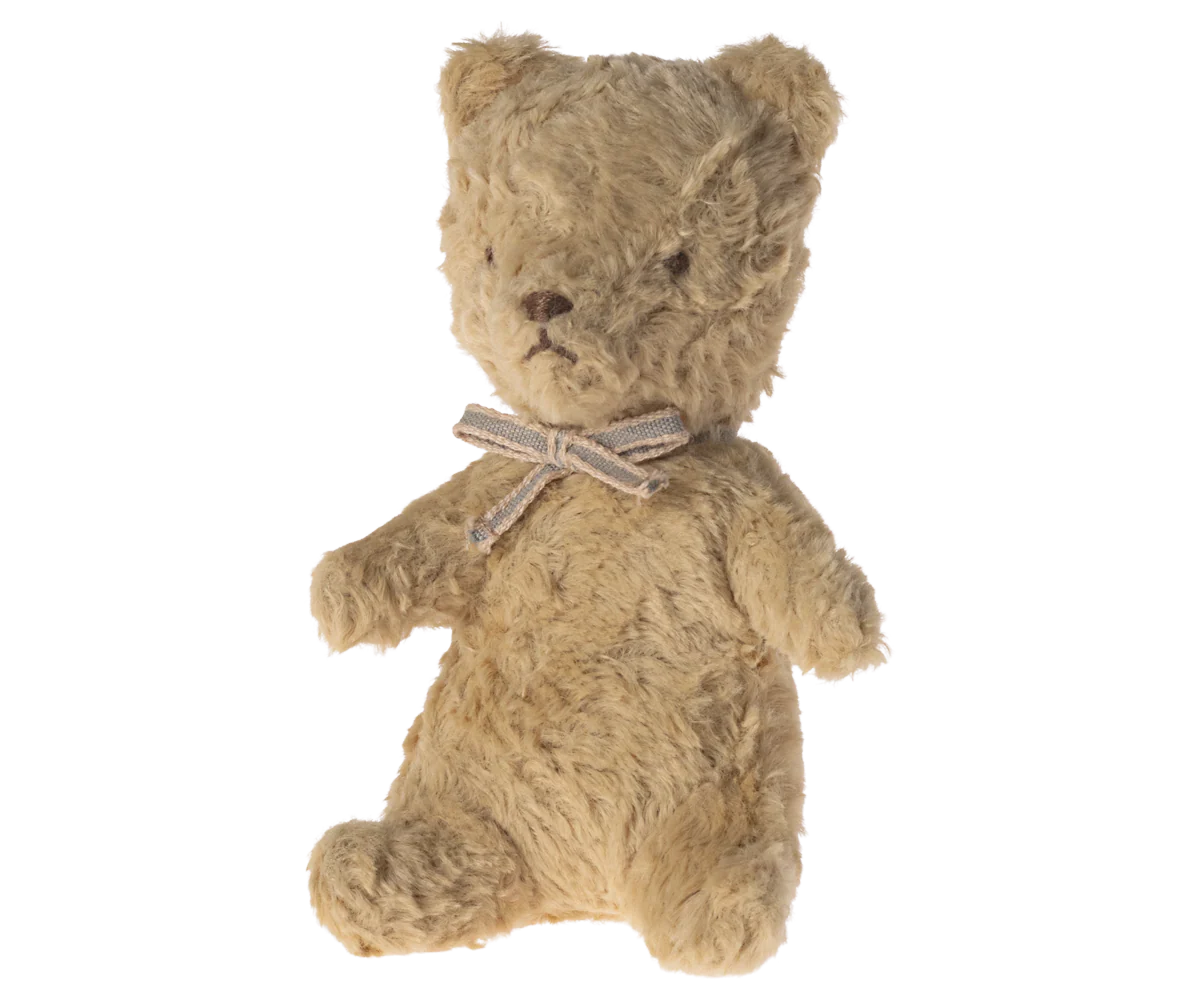 My first teddy - Sand