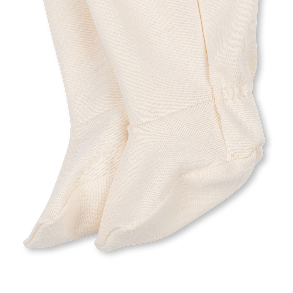 Konges Sløjd Take-Me-Home Set Antique White — close-up of baby hat