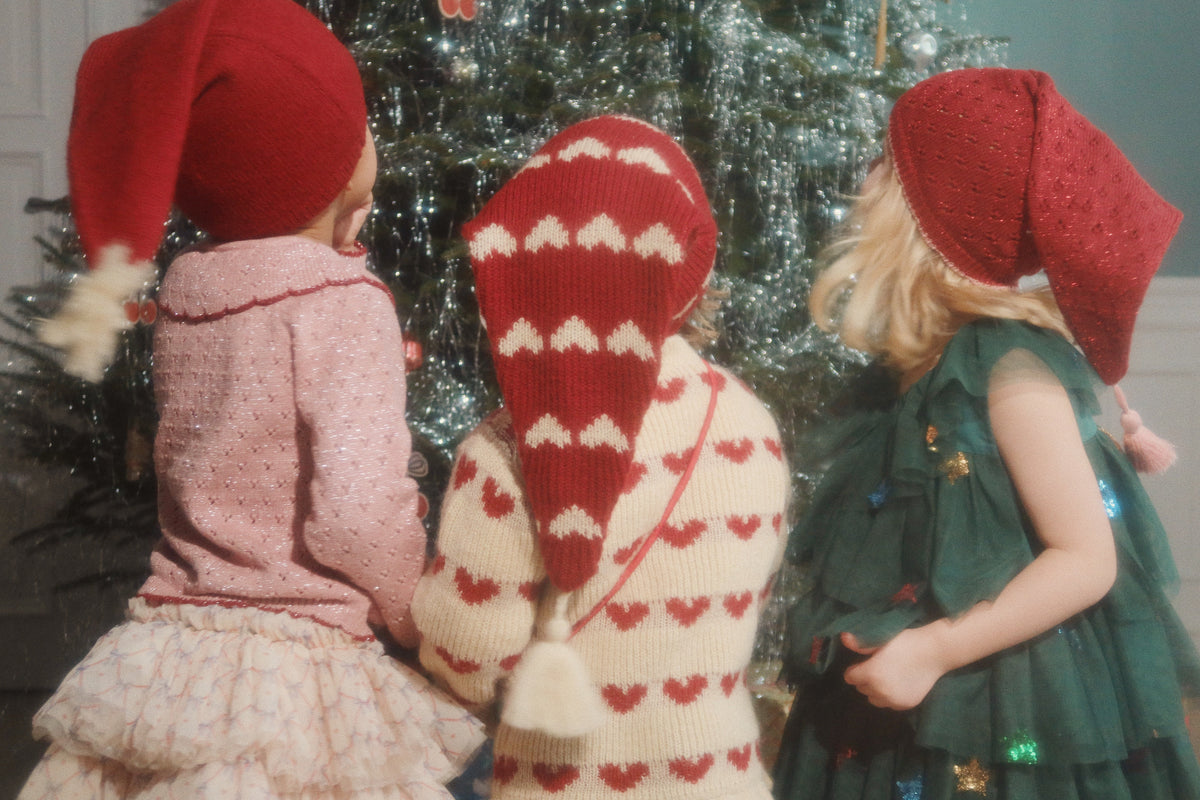 Konges Sløjd Laula Christmas Hat in Heart, lifestyle image worn by child