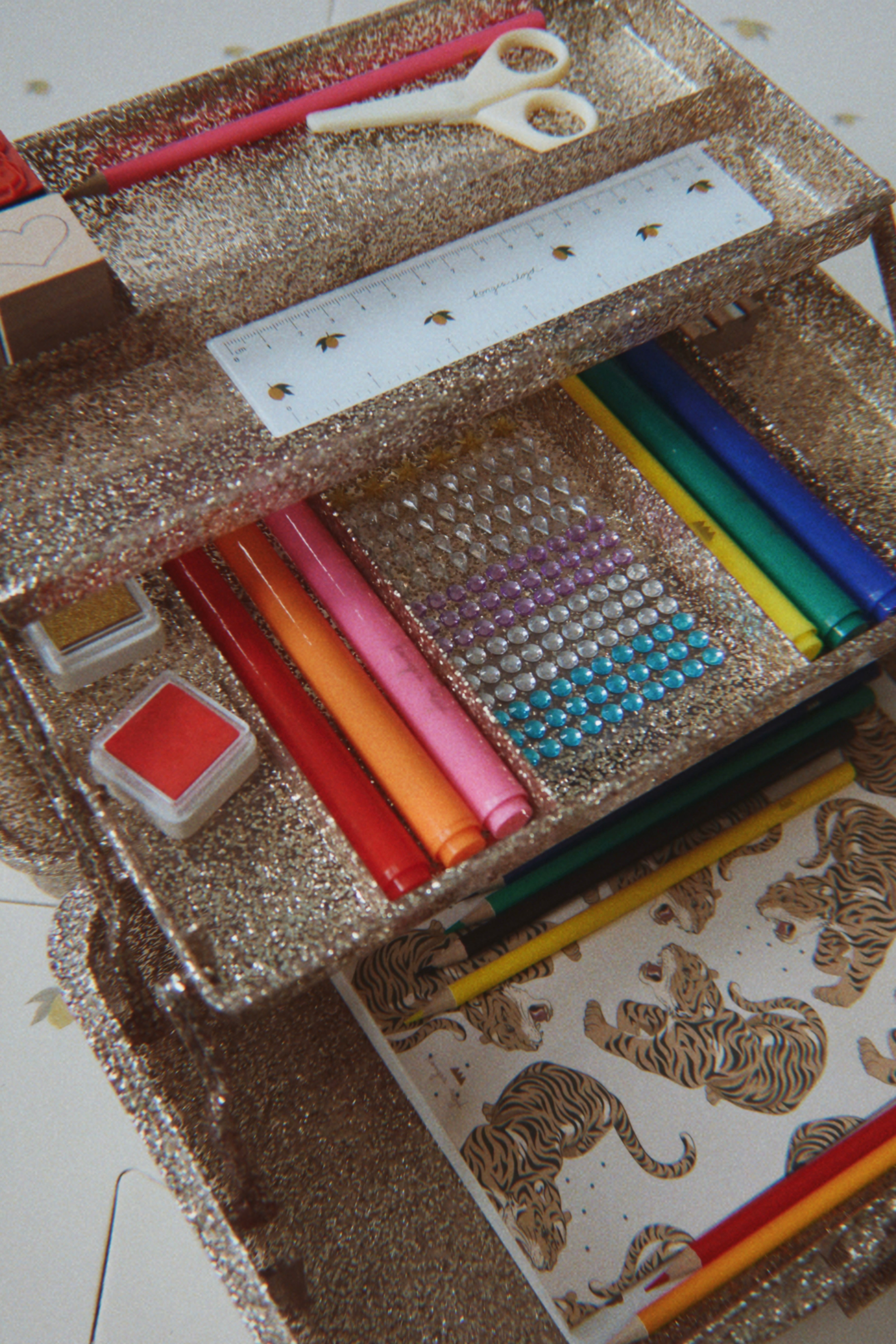 Creative Art Caddy on model